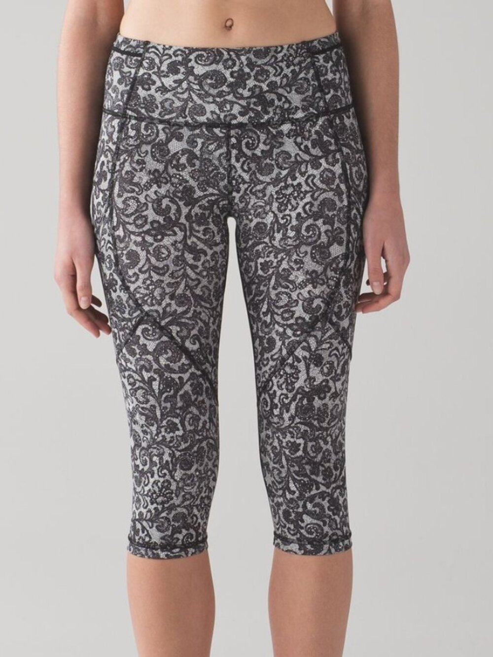 Lululemon Outrun Crop sz10